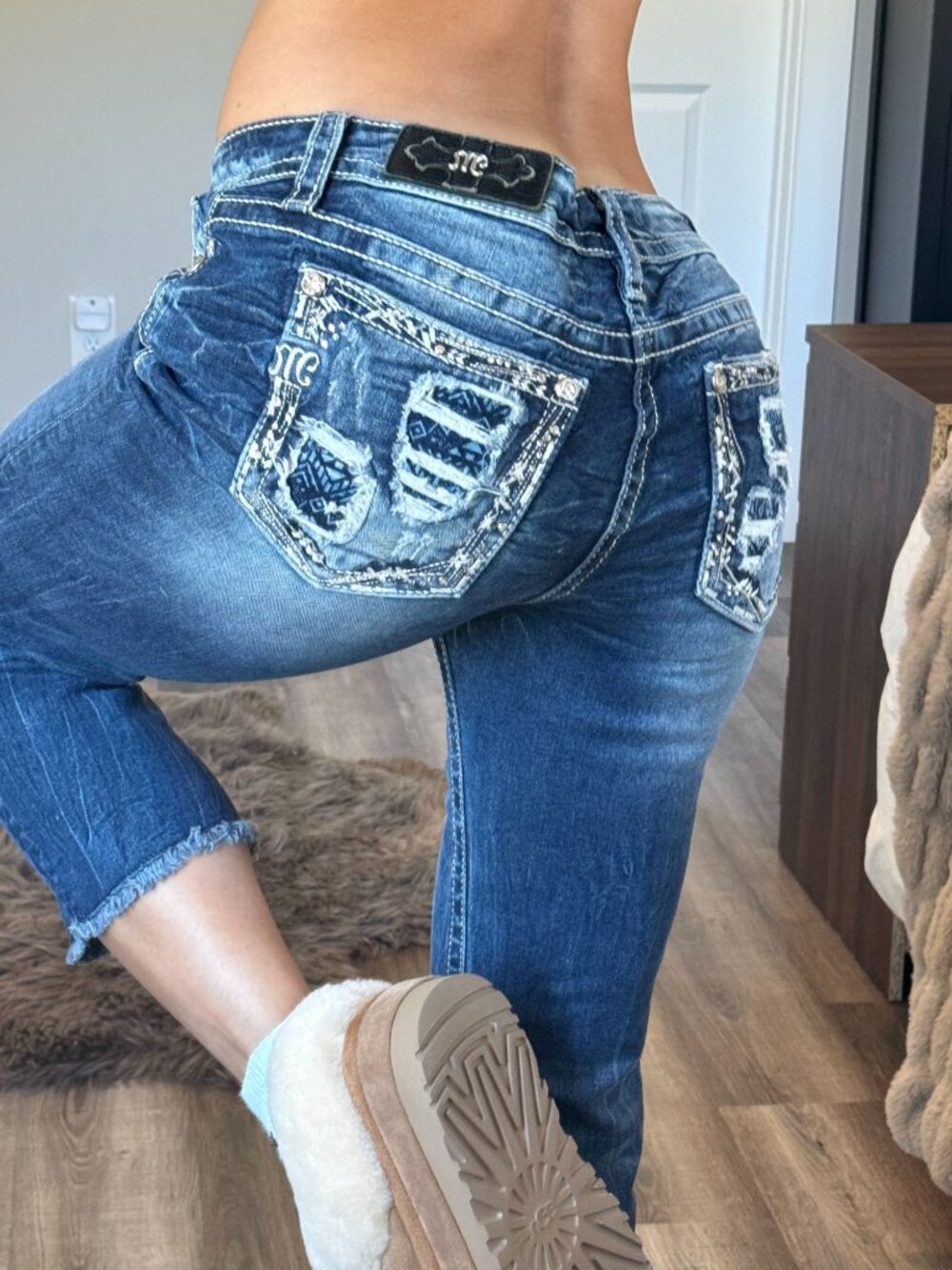 MISS ME Jeans Mid Rise Capri Denim Womens 30 Distressed Thick Stitch Rhinestones